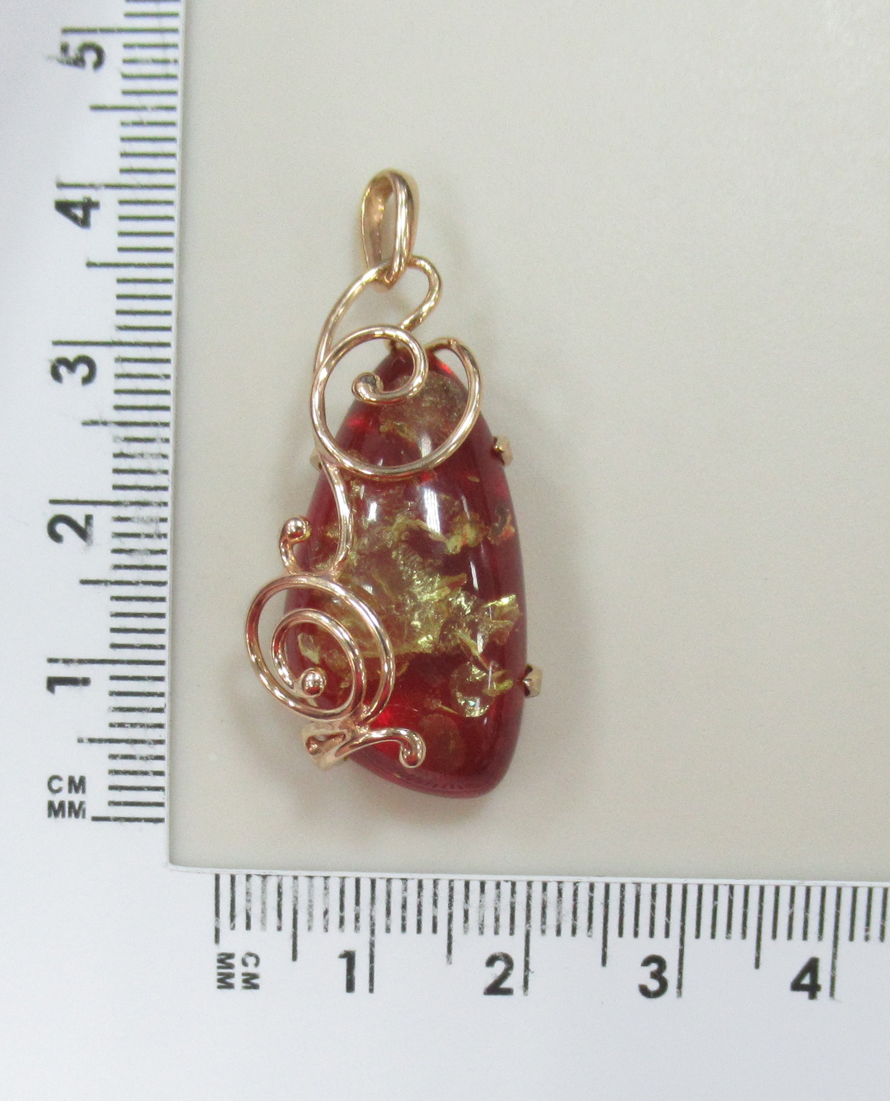 Серебряная подвеска с янтарем